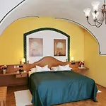 Hotel-Residenz Schrannenhof 4*
