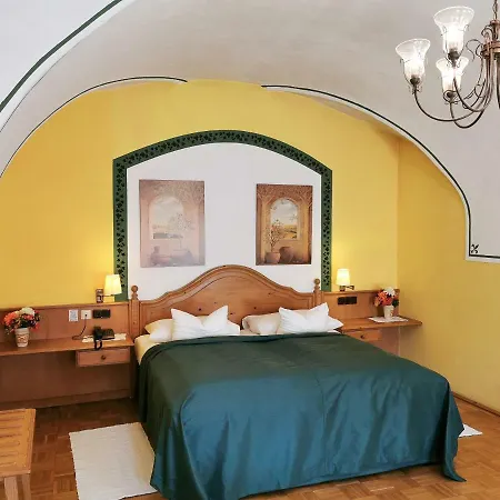 Hotel-Residenz Schrannenhof 4*